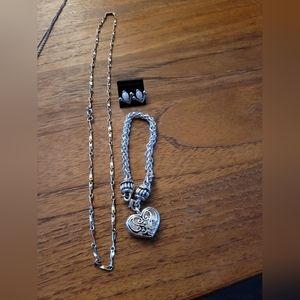 Bracelet, earring and necklace set